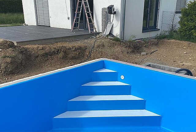 Pool mit Eckeinstieg Pool mit Eckeinstieg