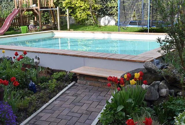 Pool mit Vorgarten Pool mit Vorgarten