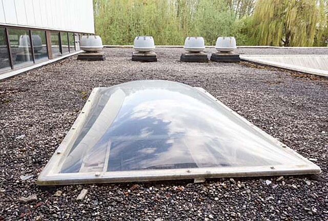 Lichtkuppel auf einem Dach Lichtkuppel auf einem Dach